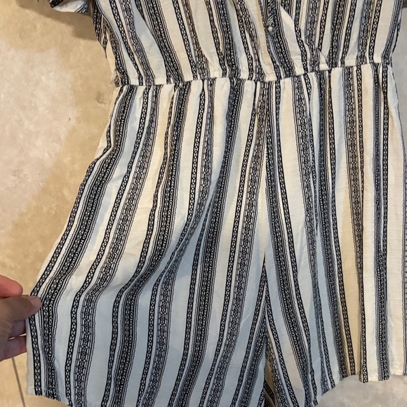 Striped V-Neck Romper - Picture 8 of 12